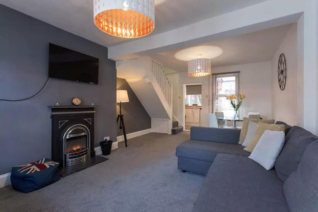 Hastings House - Modern 2 Bedroom House In Central Luton & Near Airport Exterior photo