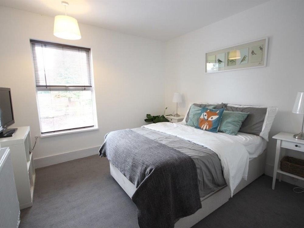 Hastings House - Modern 2 Bedroom House In Central Luton & Near Airport Exterior photo