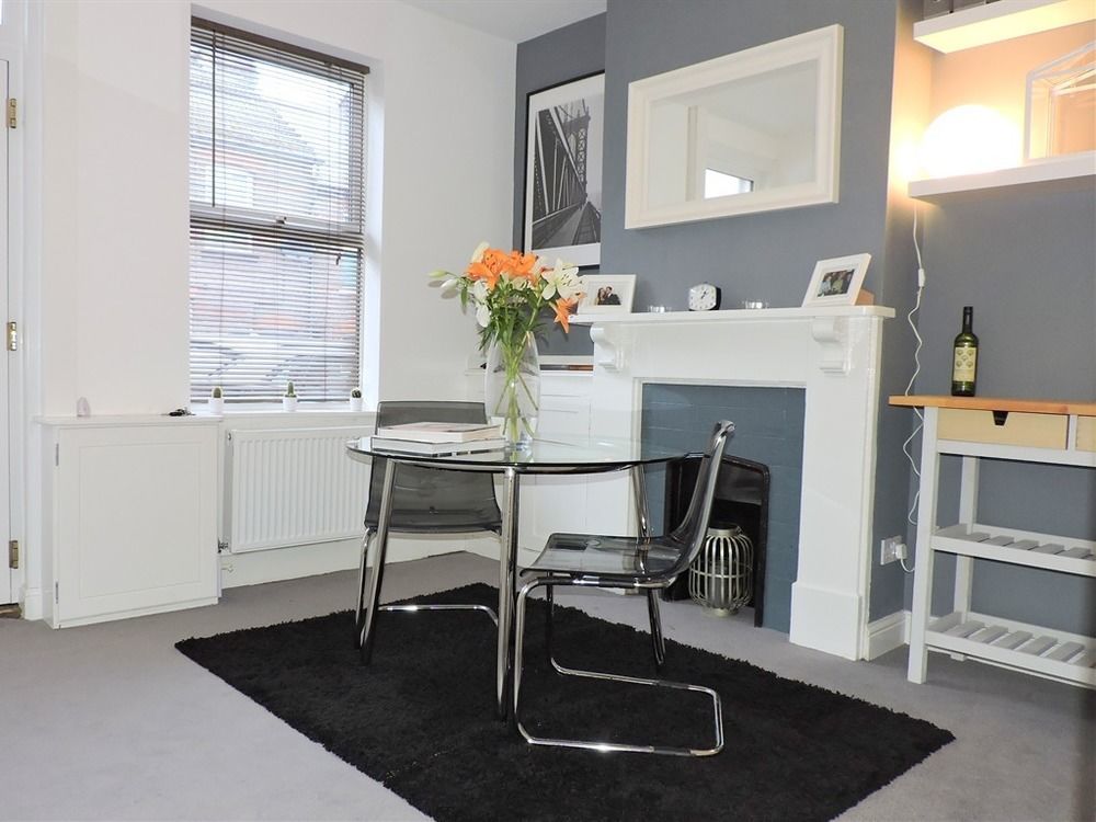 Hastings House - Modern 2 Bedroom House In Central Luton & Near Airport Exterior photo